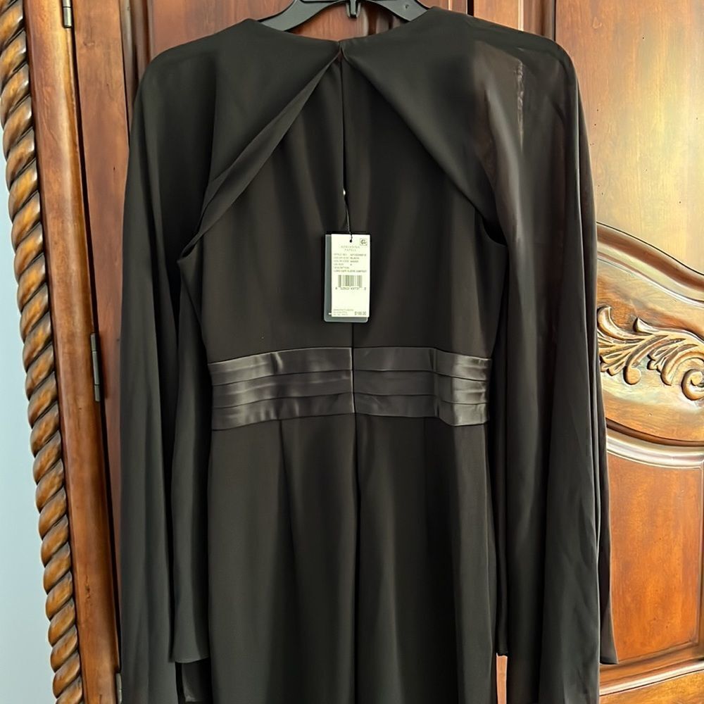 Adrianna Papell black cape jumpsuit with belted waist- size 4 NWT - Picture 7 of 10